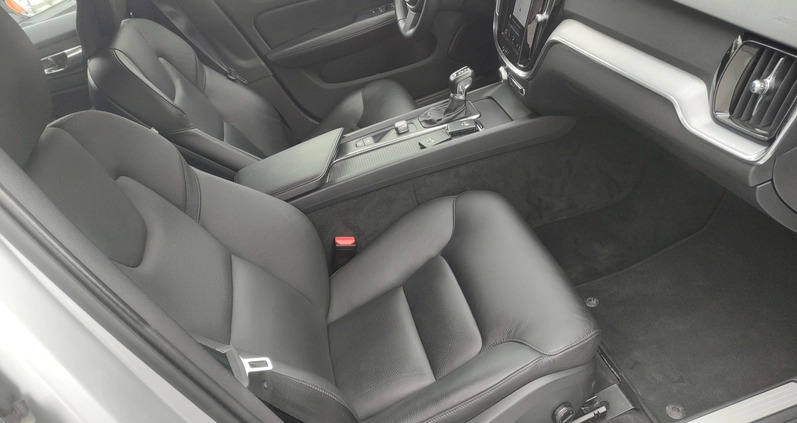 Volvo V60 cena 98277 przebieg: 133000, rok produkcji 2018 z Międzyrzecz małe 742